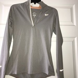 Nike women’s pullover